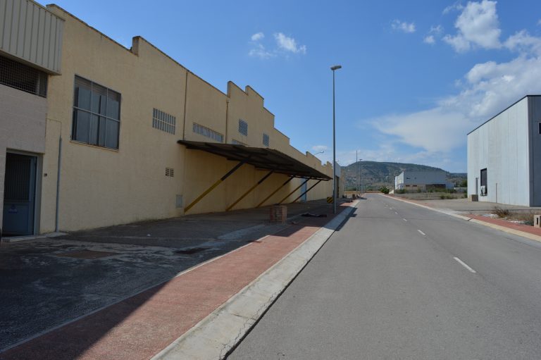 Nave 11.000 m2