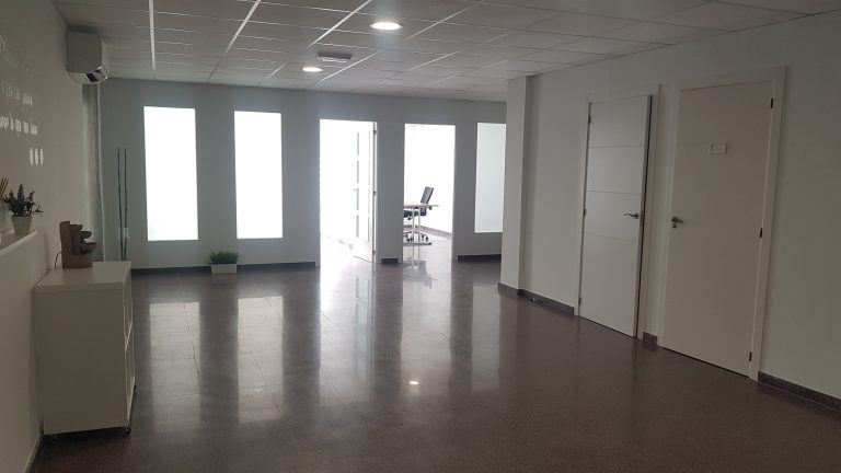 Oficina en el centro de Sax