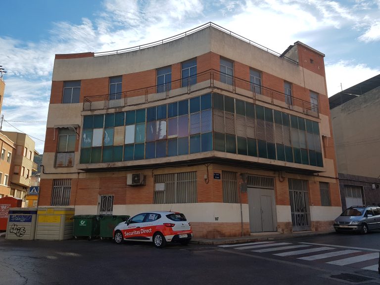 Nave en Villena en el casco urbano